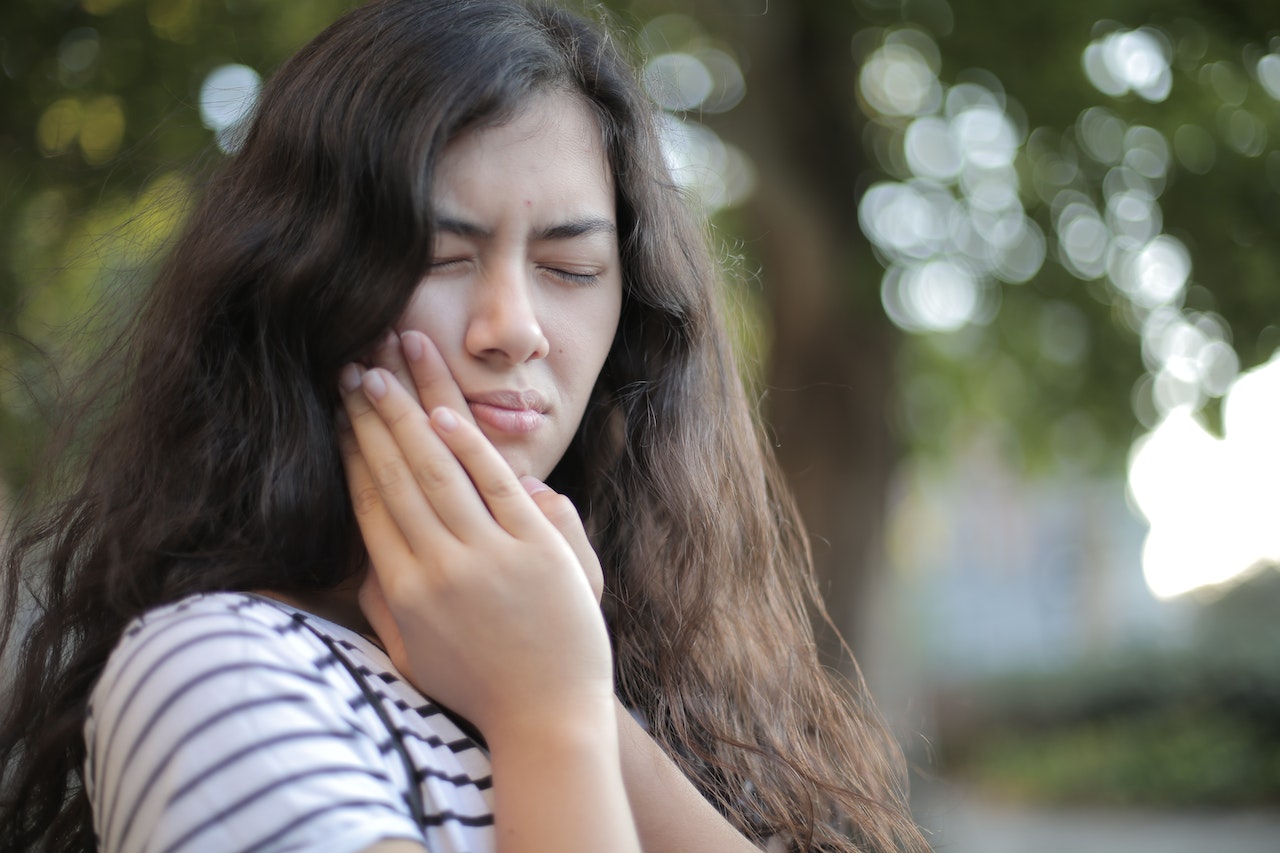 Struggling With Dental Pain? Seek A Holistic Dentist in Sacramento, CA